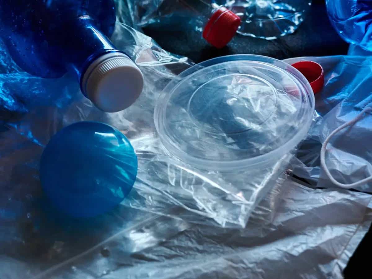 Fonti di rifiuti di plastica, 56 aziende ne producono la metà