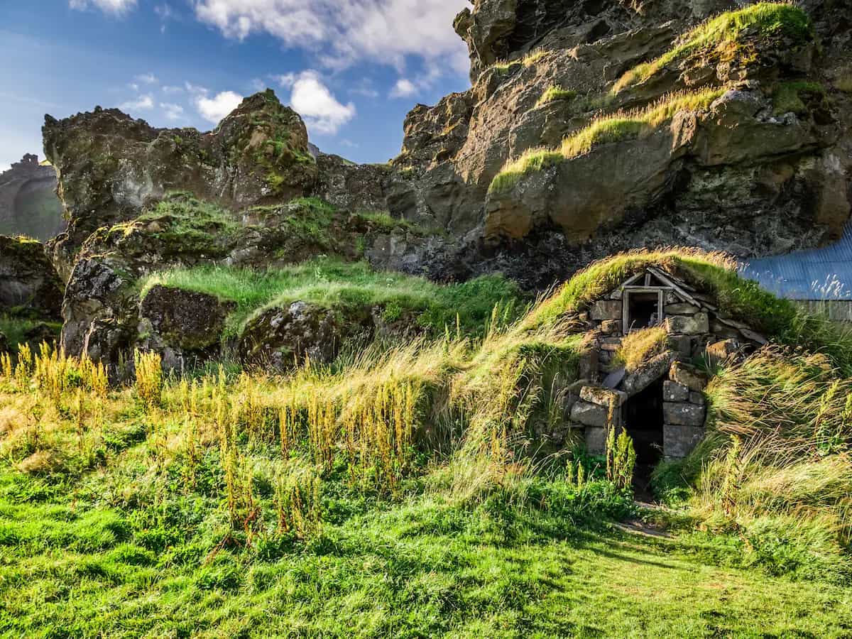 Case degli Hobbit: in Basilicata c'è un luogo uscito dai libri di Tolkien
