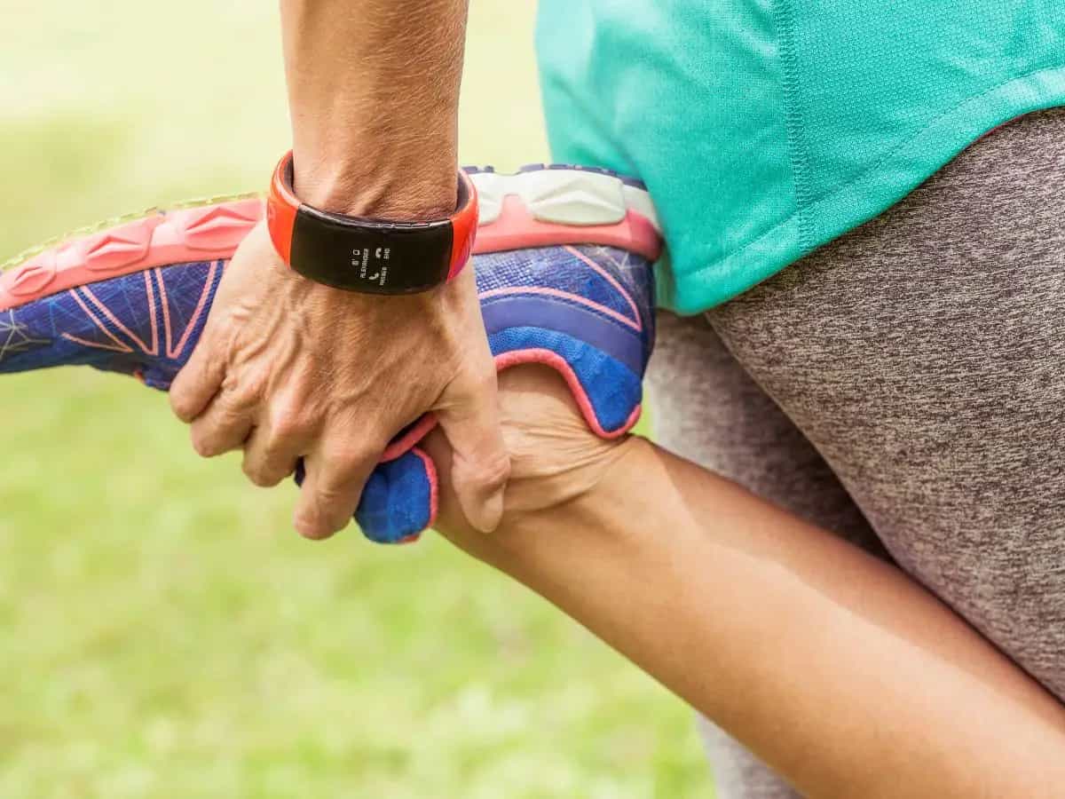 Crampi in estate, perché sono più frequenti con il caldo e come prevenirli
